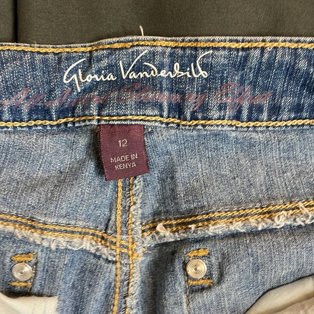 Gloria Vanderbilt crop jeans - Picture 3 of 5